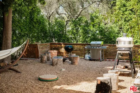 Exterior - 26237 Fairside Rd, Malibu, CA 90265 photo 10 of 14