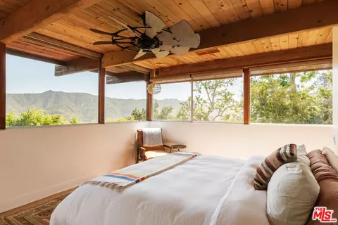 Bedroom - 26237 Fairside Rd, Malibu, CA 90265 photo 2 of 4
