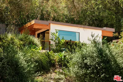 Exterior - 26237 Fairside Rd, Malibu, CA 90265 photo 3 of 14