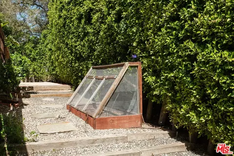 Exterior - 26237 Fairside Rd, Malibu, CA 90265 photo 7 of 14