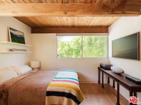 Bedroom - 26237 Fairside Rd, Malibu, CA 90265 photo 3 of 4