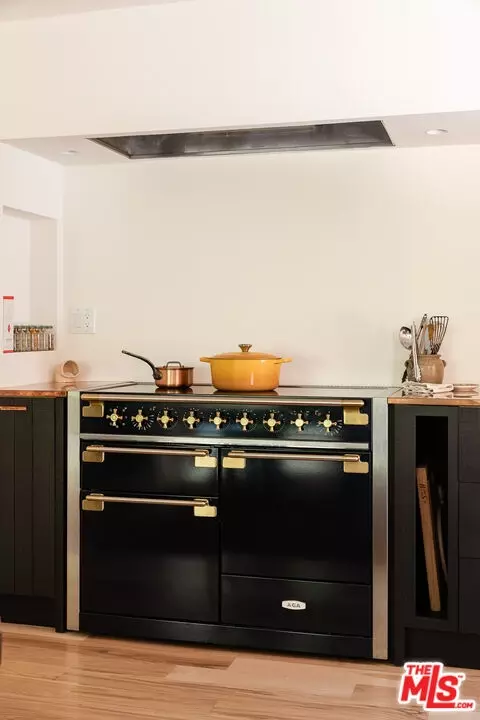Kitchen - 26237 Fairside Rd, Malibu, CA 90265 photo 3 of 6