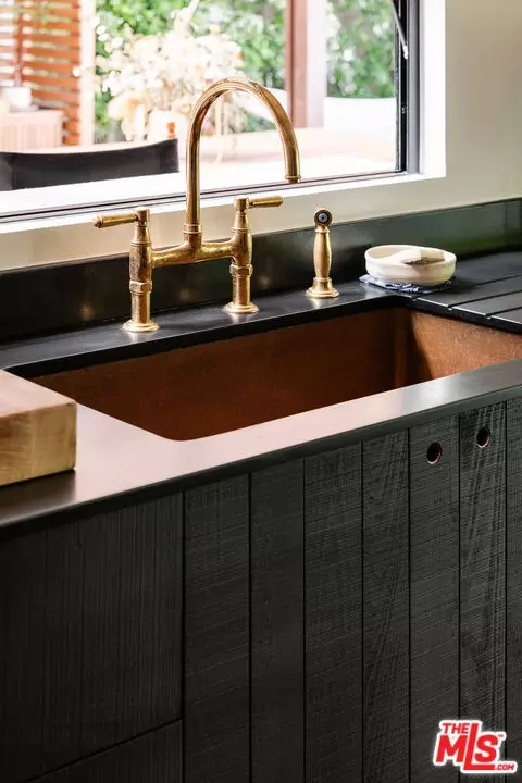 Kitchen - 26237 Fairside Rd, Malibu, CA 90265 photo 4 of 6