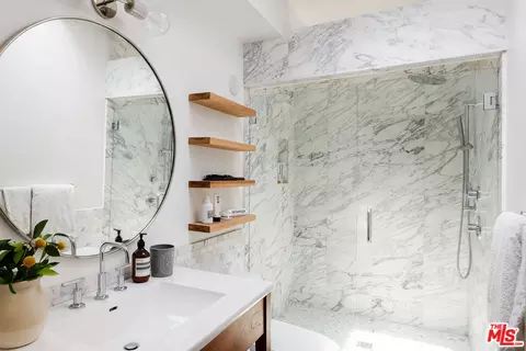 Bath - 26237 Fairside Rd, Malibu, CA 90265 photo 4 of 4