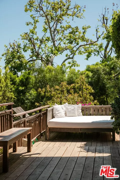 Exterior - 26237 Fairside Rd, Malibu, CA 90265 photo 8 of 14