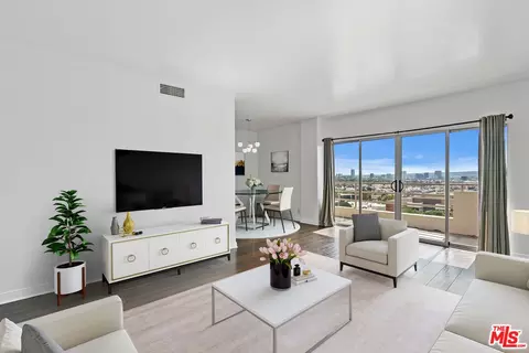 1131 Alta Loma Rd #305, West Hollywood, CA 90069