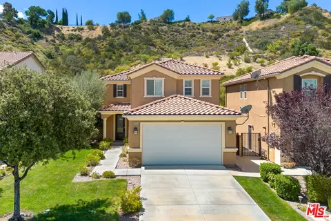 19850 Holly Dr, Santa Clarita, CA 91350