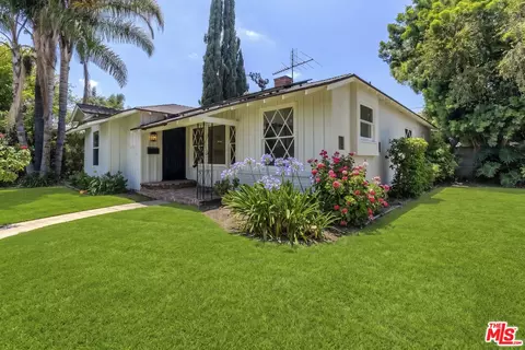 6957 Burnet Ave, Van Nuys, CA 91405