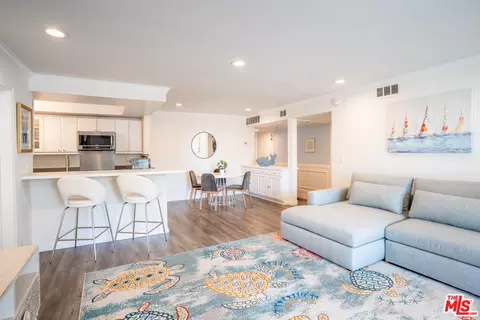 8145 Redlands St #205, Playa Del Rey, CA 90293