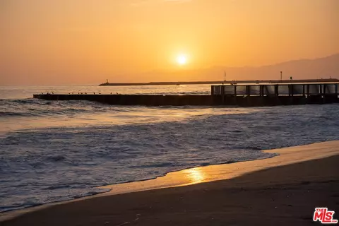 8145 Redlands St #205, Playa Del Rey, CA 90293