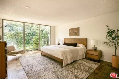 Bedroom - 832 Canon Dr, Pasadena, CA 91106 photo 1 of 8