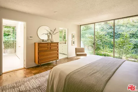 Bedroom - 832 Canon Dr, Pasadena, CA 91106 photo 3 of 8
