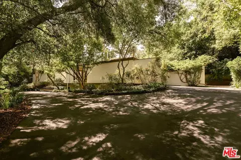 Exterior - 832 Canon Dr, Pasadena, CA 91106 photo 7 of 15