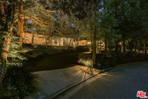 Exterior - 832 Canon Dr, Pasadena, CA 91106 photo 15 of 15