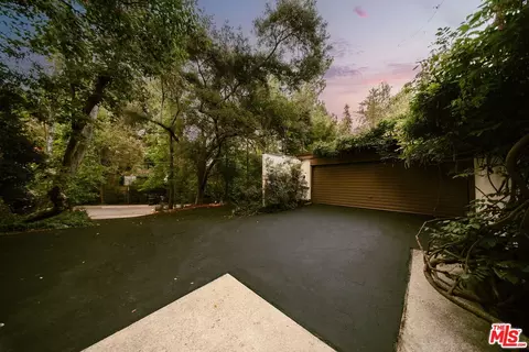 Exterior - 832 Canon Dr, Pasadena, CA 91106 photo 14 of 15
