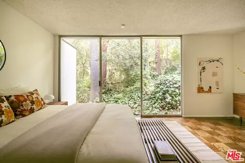 Bedroom - 832 Canon Dr, Pasadena, CA 91106 photo 7 of 8