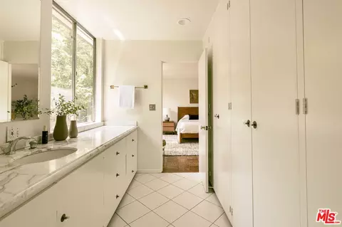Bath - 832 Canon Dr, Pasadena, CA 91106 photo 6 of 8