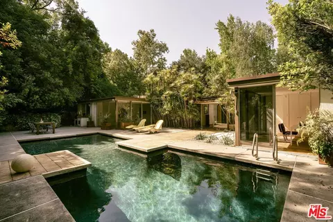 Exterior - 832 Canon Dr, Pasadena, CA 91106 photo 4 of 15