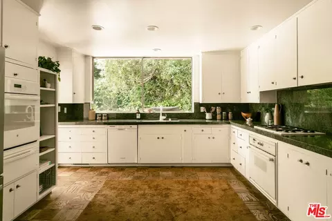 Kitchen - 832 Canon Dr, Pasadena, CA 91106 photo 1 of 5