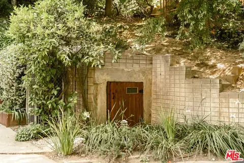 Exterior - 832 Canon Dr, Pasadena, CA 91106 photo 9 of 15