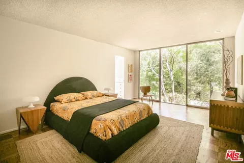 Bedroom - 832 Canon Dr, Pasadena, CA 91106 photo 4 of 8