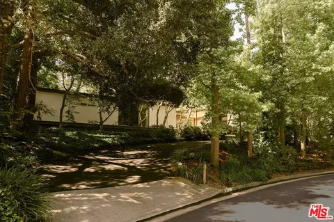 Exterior - 832 Canon Dr, Pasadena, CA 91106 photo 8 of 15