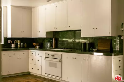Kitchen - 832 Canon Dr, Pasadena, CA 91106 photo 3 of 5