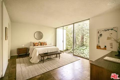 Bedroom - 832 Canon Dr, Pasadena, CA 91106 photo 6 of 8