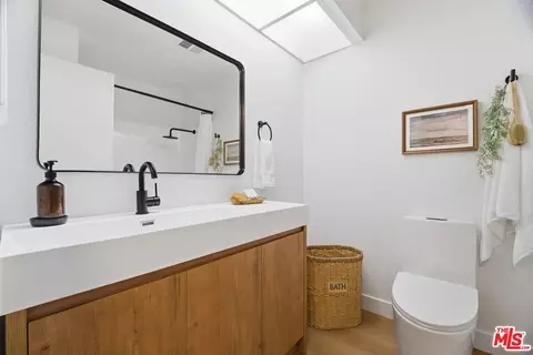Bath - 7312 Corbin Ave #J, Reseda, CA 91335 photo 1 of 2