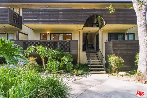Exterior - 7312 Corbin Ave #J, Reseda, CA 91335 photo 1 of 7