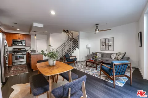 10735 Bloomfield St #5, Toluca Lake, CA 91602