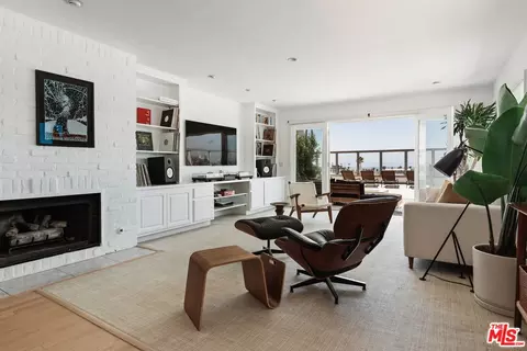 2431 3rd St #7, Santa Monica, CA 90405