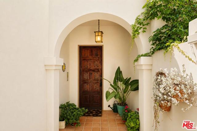 8935 Hollywood Hills Rd, Los Angeles, CA 90046