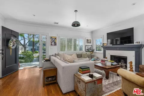 1117 S Manhattan Pl, Los Angeles, CA 90019