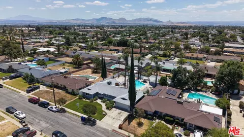 View/Area - 369 E Van Koevering St, Rialto, CA 92376 photo 4 of 12