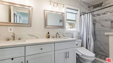 Bath - 369 E Van Koevering St, Rialto, CA 92376 photo 3 of 3