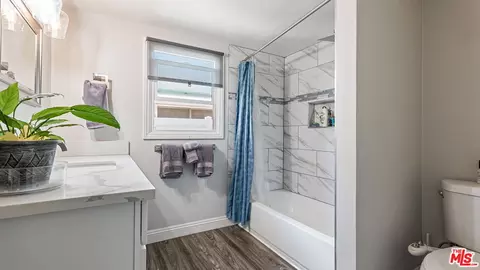Bath - 369 E Van Koevering St, Rialto, CA 92376 photo 1 of 3
