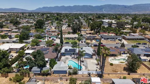 View/Area - 369 E Van Koevering St, Rialto, CA 92376 photo 7 of 12