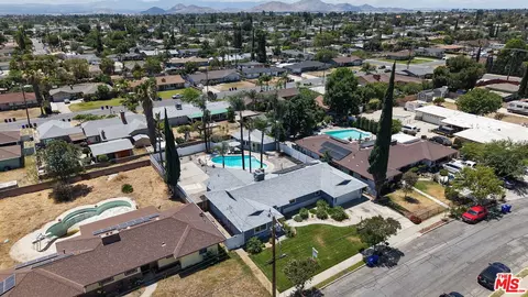 View/Area - 369 E Van Koevering St, Rialto, CA 92376 photo 9 of 12
