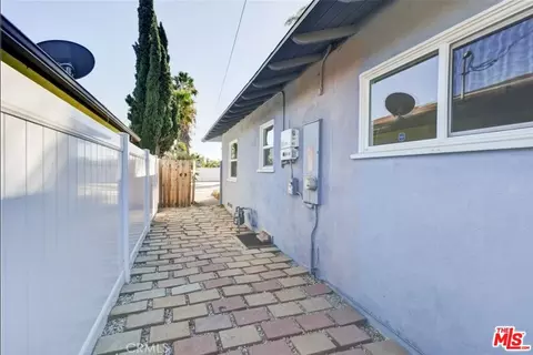 Exterior - 369 E Van Koevering St, Rialto, CA 92376 photo 13 of 14