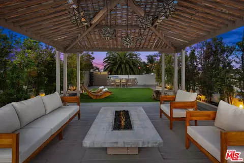 613 Westmount Dr, West Hollywood, CA 90069