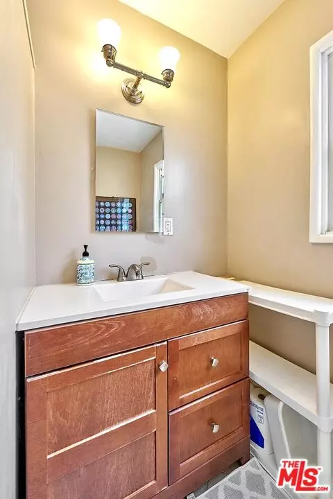Bath - 9885 Lev Ave, Arleta, CA 91331 photo 3 of 6