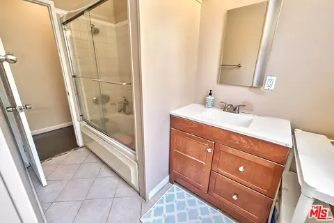 Bath - 9885 Lev Ave, Arleta, CA 91331 photo 5 of 6