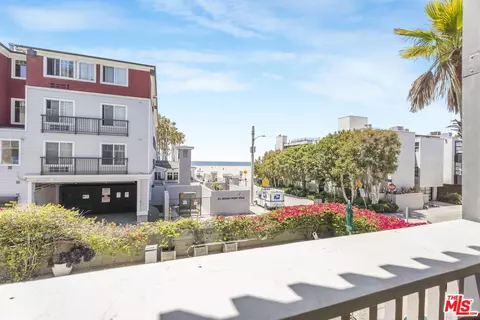 22 Navy St #205, Venice, CA 90291