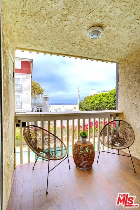 22 Navy St #205, Venice, CA 90291