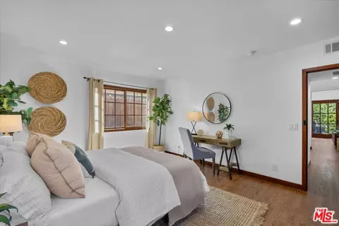 2504 Ocean Ave, Venice, CA 90291