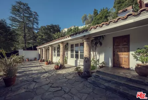 2627 Outpost Dr, Los Angeles, CA 90068
