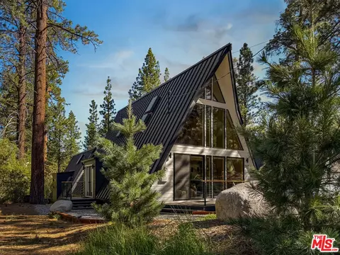 613 Rose Hill Dr, Big Bear City, CA 92314