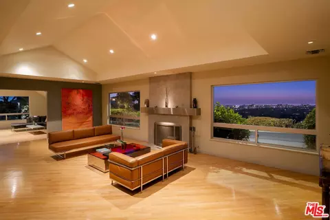 1270 Lago Vista Dr, Beverly Hills, CA 90210
