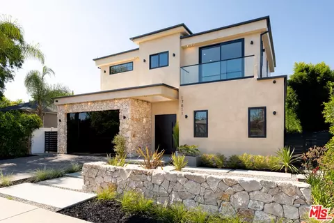 17811 Collins St, Encino, CA 91316